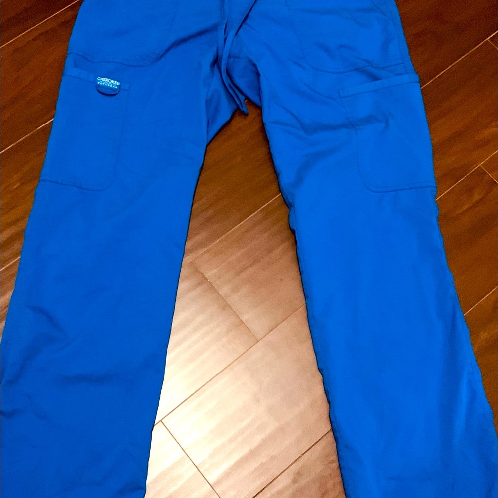 Cherokee women’s scrub set